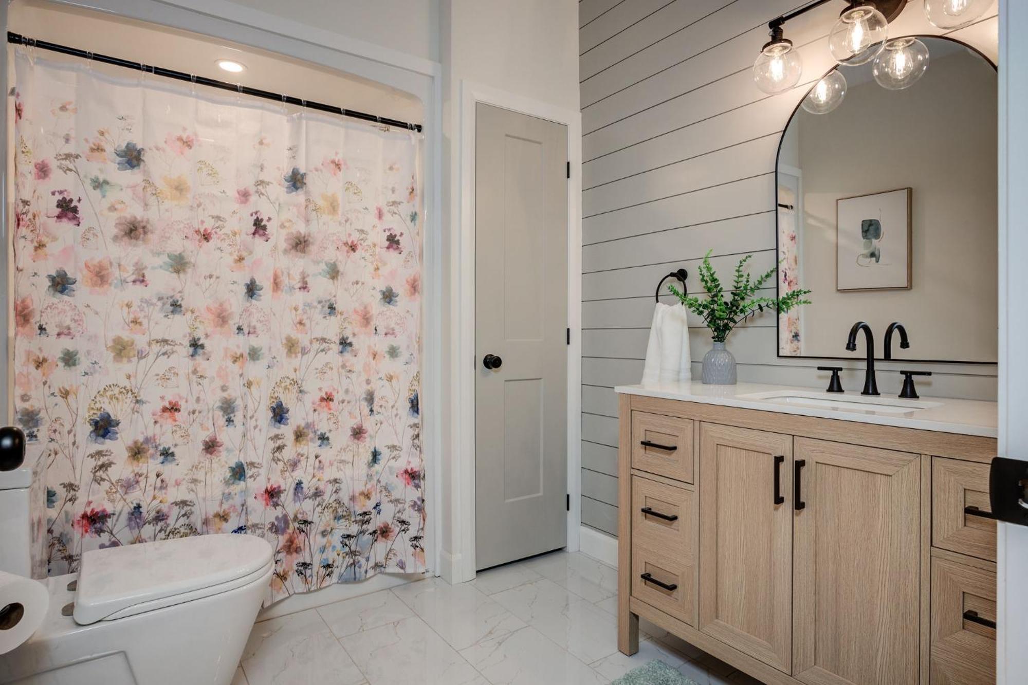 Apartment Chic By Westlynn *